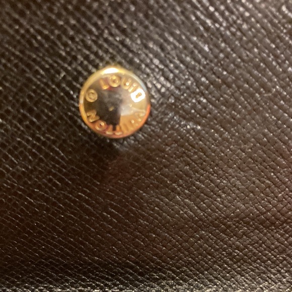 Louis Vuitton Black Epi Key Holder EUC - Picture 12 of 13